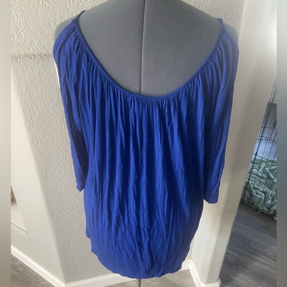 Cold Shoulder Top - Picture 3 of 4